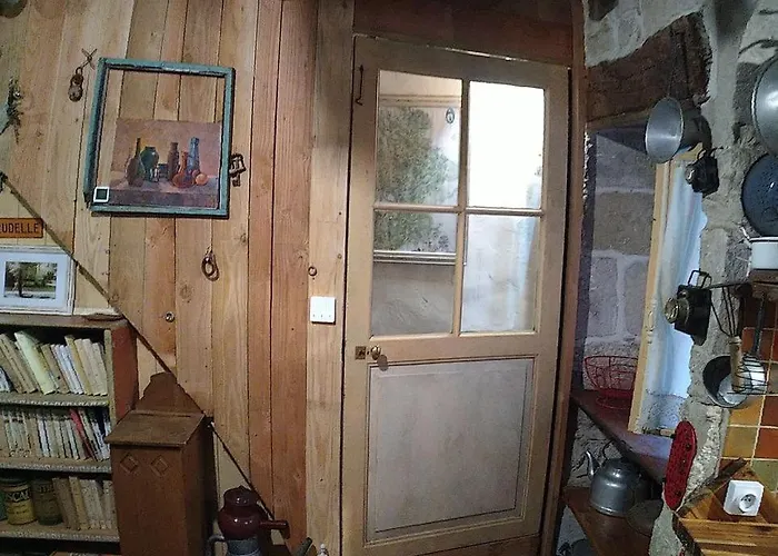 Maison Preservee Et Authentique Dans Bastide Du Lot