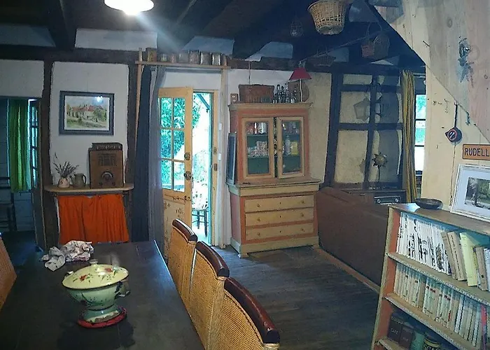 بيت للعطل Maison Preservee Et Authentique Dans Bastide Du Lot Rudelle