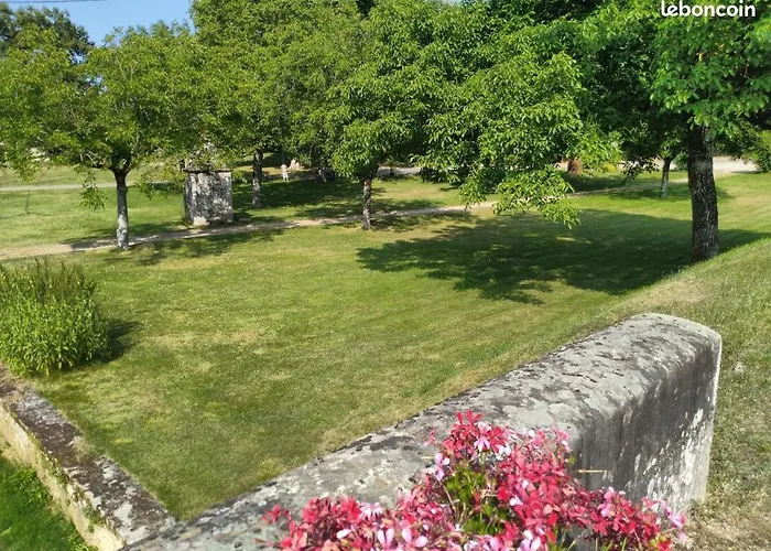 Maison Preservee Et Authentique Dans Bastide Du Lot بيت للعطل *